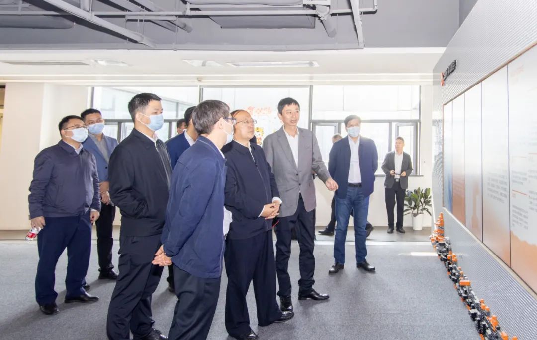 武汉市委常委、武汉经开区工委书记刘子清到中设数字调研指导
